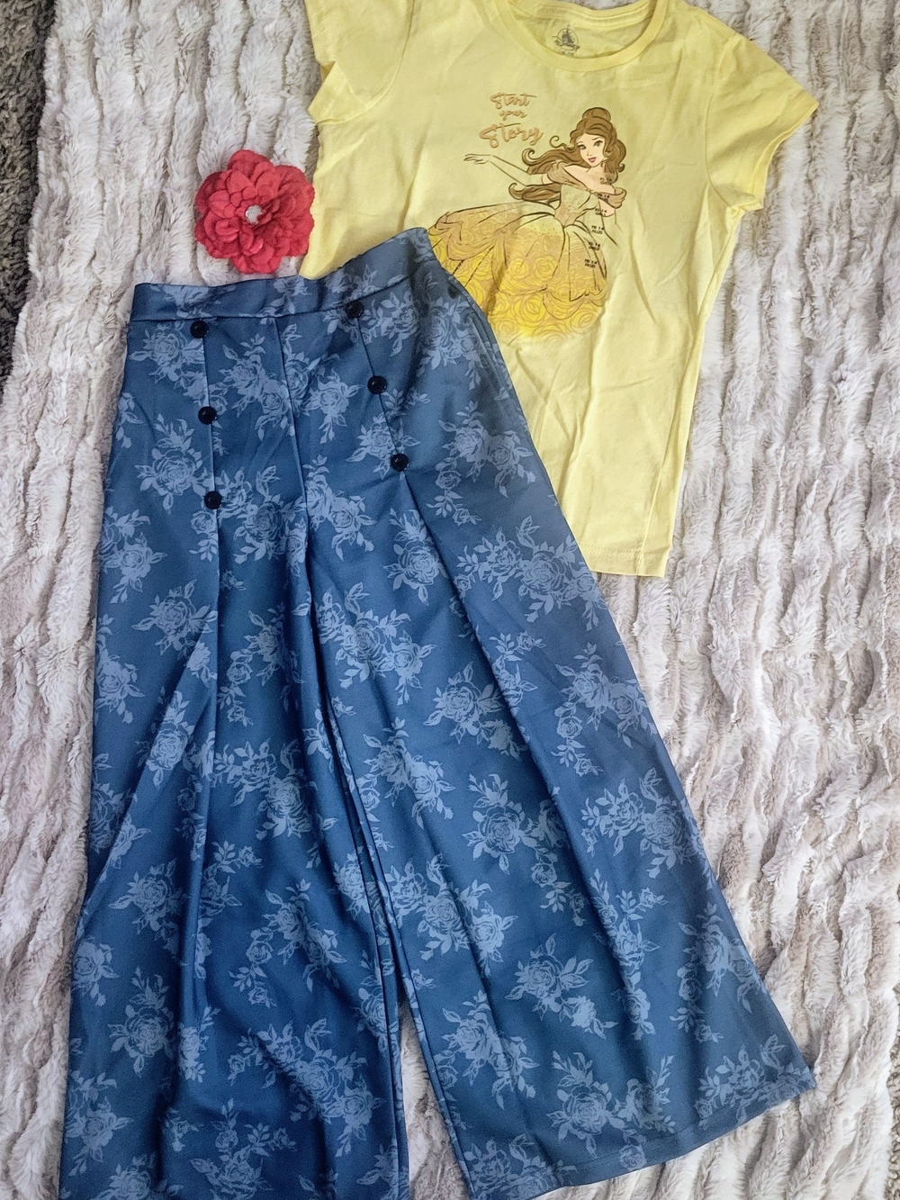 Disney Parks Belle Tee Shirt & rose floral Stretch Waist Wide Leg Capri 12/14
